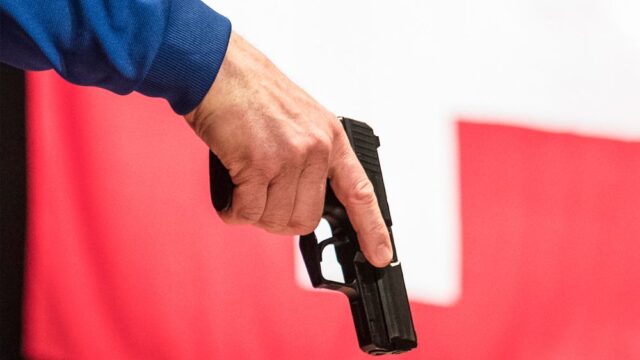 Швейцарцы на референдуме проголосовали за то, чтобы ужесточить правила владения оружием