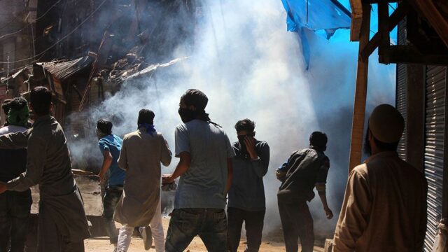 Hindustan Times: Индия закупила у Израиля бомбы-вонючки против протестующих. Но они не действуют