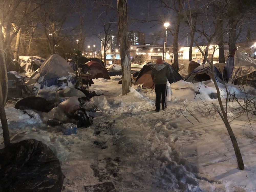 В Чикаго добровольцы оплатили бездомным номера в отеле, чтобы они не замерзли
