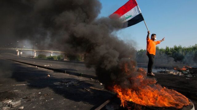 Reuters: в Ираке протестующие подожгли консульство Ирана