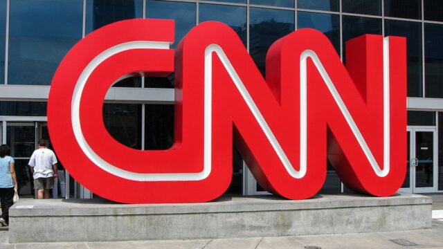 CNN подала иск против Трампа, чтобы вернуть своего корреспондента в Белый дом
