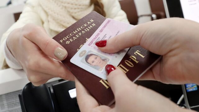 В России на 3 года продлили срок действия истекающих водительских прав