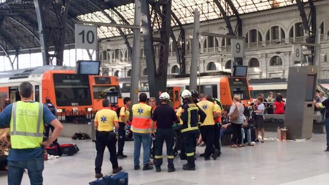 Авария поезда в Барселоне: десятки пострадавших