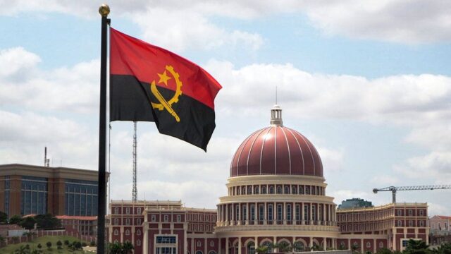В Анголе декриминализовали однополые связи