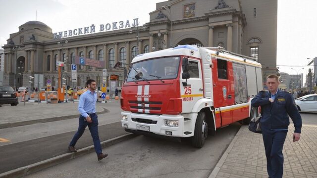 ТАСС: в Москве за один день эвакуировали 100 тысяч человек из-за звонков о бомбах