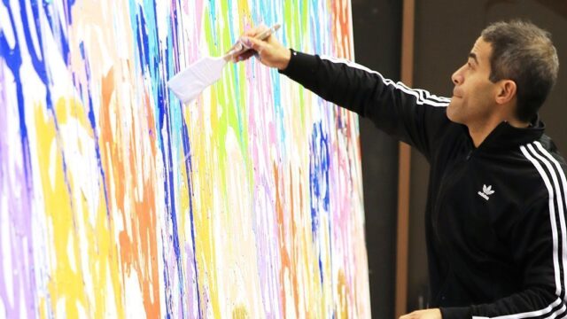 Посетители выставки в Сеуле случайно дорисовали картину ценой в $440 тысяч