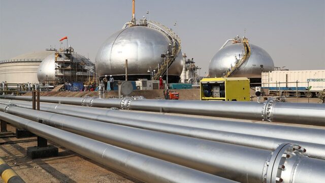 Bloomberg: Саудовская Аравия сократит поставки нефти в США, страны Европы и Азии