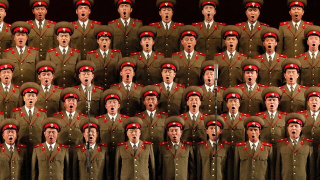 За три дня в армию попросились 3,5 млн северокорейцев. Они хотят сражаться с США