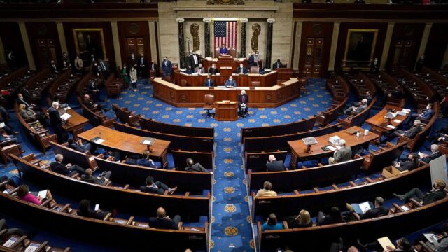 Палата представителей проголосовала за импичмент Трампу