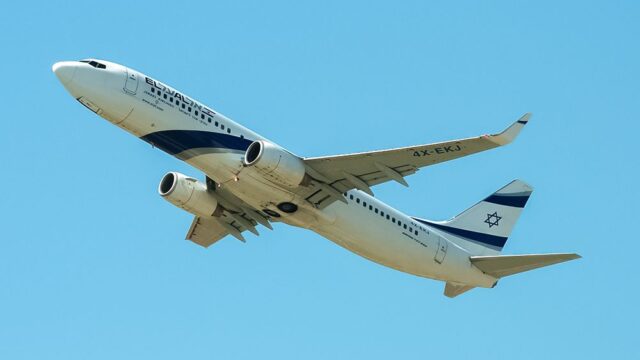 Израильской авиакомпании El Al запретили отсаживать женщин от ортодоксов