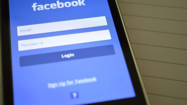 Facebook начнет проверять на достоверность фотографии и видео