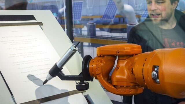 Искусственный интеллект написал для газеты Guardian колонку о том, почему людям не надо бояться роботов