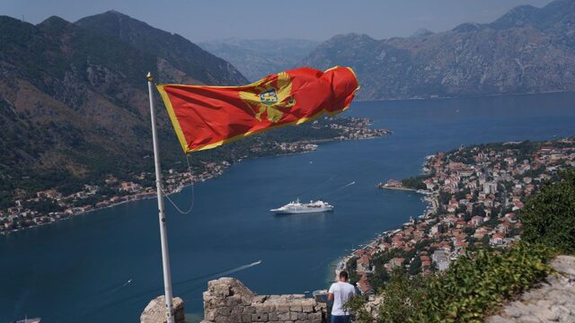 Черногория разрешила россиянам въезд в страну