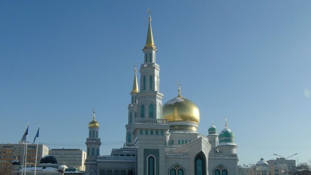 «Чужды общечеловеческие ценности». Главный имам Московской соборной мечети — об откровенной фотосессии