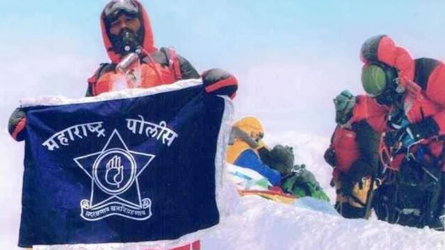Индийские полицейские соврали, что покорили Эверест. Их уволили