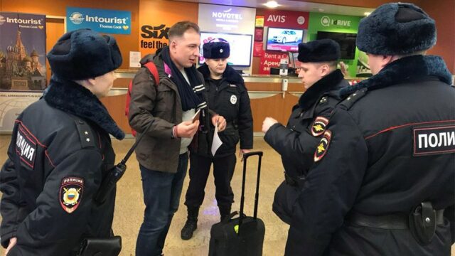 В Шереметьеве задержали директора фонда Навального