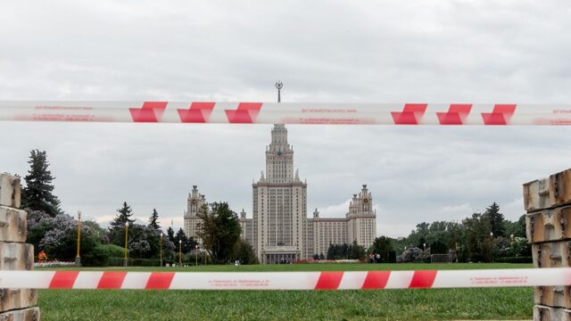 Ректор МГУ попросил замглавы МВД не заводить дело на студента, который испортил указатель фан-зоны