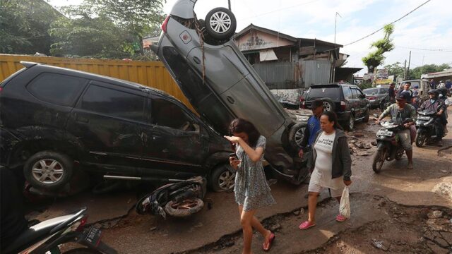 В Индонезии больше 40 человек погибли из-за наводнения