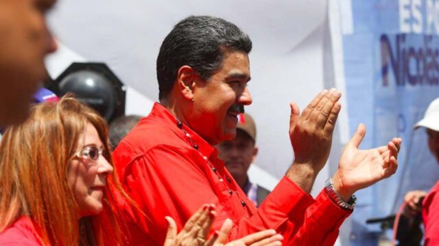 Лидер Венесуэлы Николас Мадуро начал предвыборную кампанию с шаманского обряда