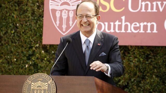 Президент Университета Южной Калифорнии ушел в отставку после жалоб на гинеколога