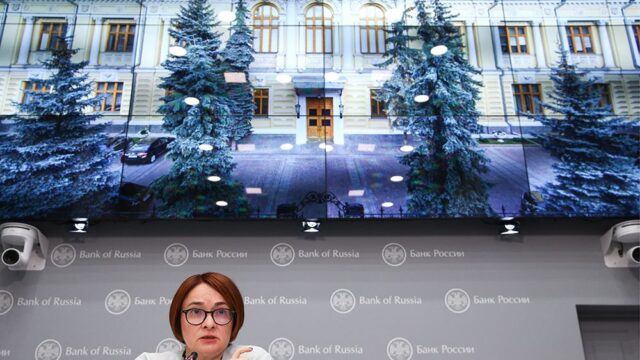 Банк России впервые за год понизил учетную ставку