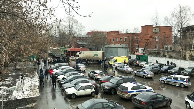 Силовики вошли на территорию фабрики в Москве, где произошла стрельба