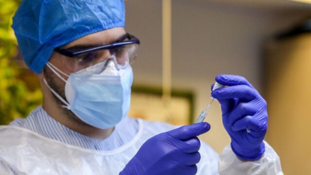 Испания заведет реестр отказавшихся от вакцинации от коронавируса