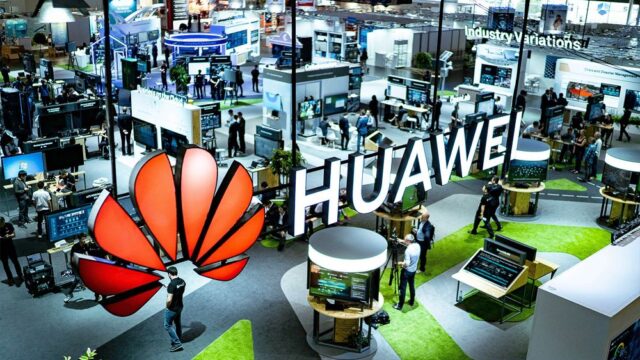 МИД Китая вызвал послов США и Канады после задержания финансового директора Huawei