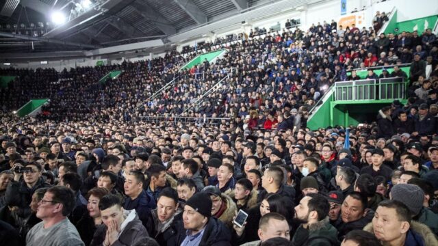 Якутия и мигранты: что заставило тысячи жителей республики выйти на митинг вместе с чиновниками