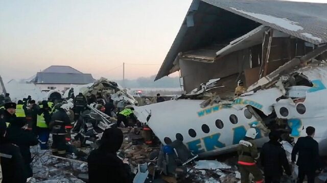В Казахстане при взлете разбился самолет, есть погибшие: главное