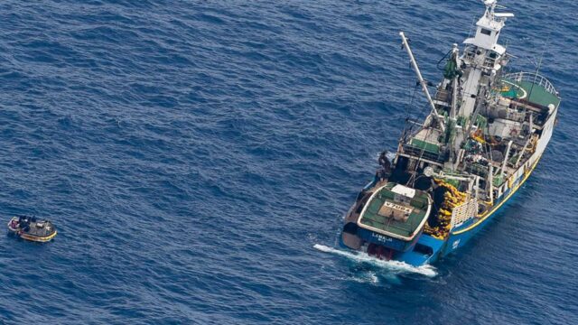 В Тихом океане спасатели нашли несколько пассажиров с пропавшего парома