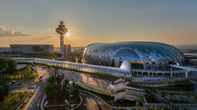 Запретная транзитная зона: в Сингапуре попытка посмотреть на достопримечательности местного аэропорта может закончиться тюрьмой