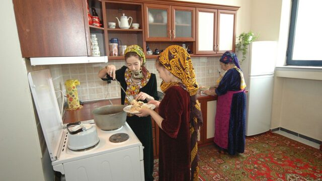 В Туркмении приняли закон о запрете многоженства