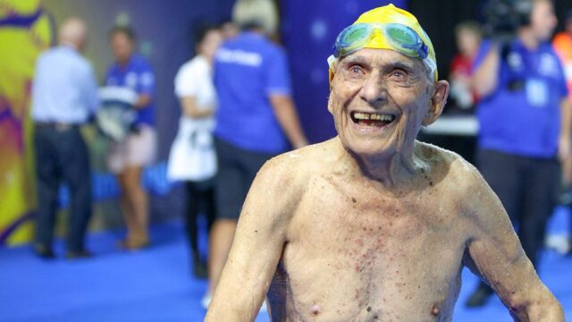 Австралийский пловец поставил мировой рекорд для столетних спортсменов
