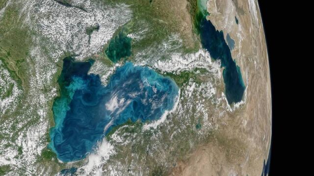 Черное море поменяло цвет из-за нашествия планктона