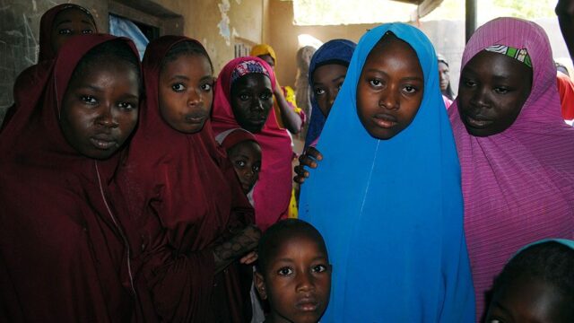 Боевики «Боко Харам» отпустили из плена больше 100 школьниц