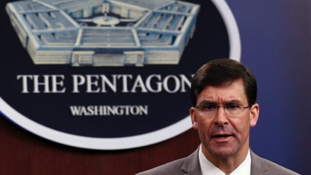 Пентагон временно запретил военным поездки за границу из-за пандемии