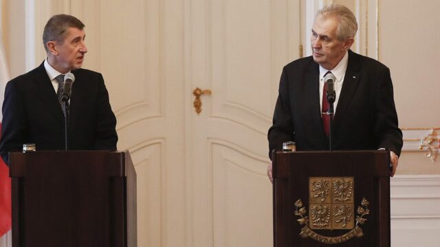 Премьер Чехии ответил на слова Земана о причинах взрыва во Врбетице