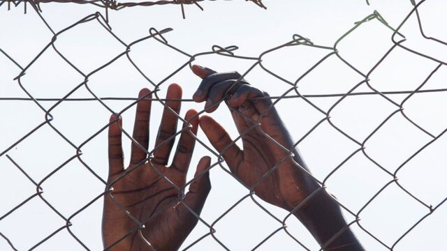 Судья во Флориде отложил депортацию 92 сомалийцев, которых 48 часов продержали в самолете