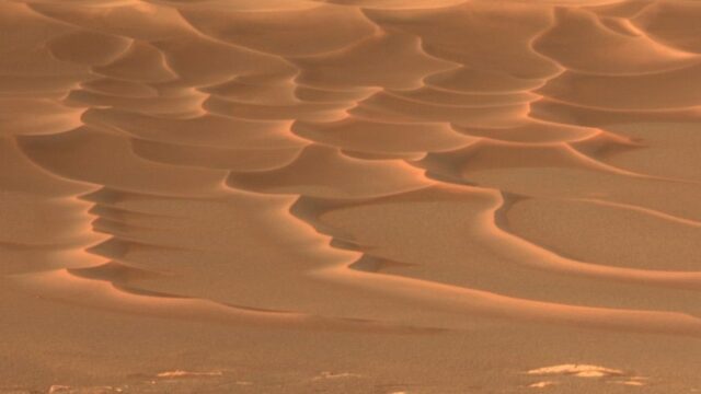 Ученые нашли на Марсе систему соленых озер