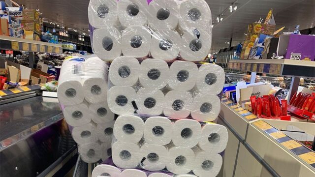 В Австралии дефицит туалетной бумаги — ее массово скупают из-за коронавируса