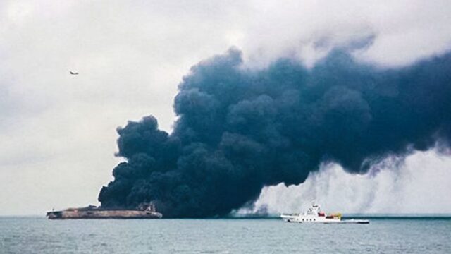Около Шанхая иранский танкер столкнулся с китайским сухогрузом