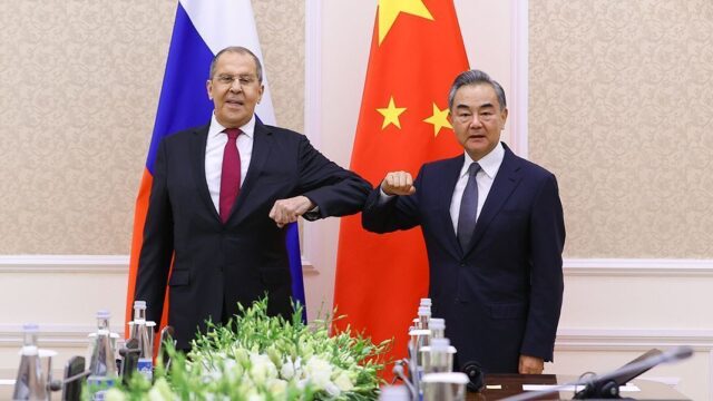 МИД Китая: Москва и Пекин должны противостоять «политизации» COVID-19