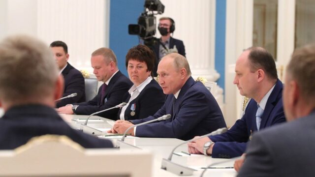 «Проект»: на встречу с Путиным пускают только после двухнедельной изоляции