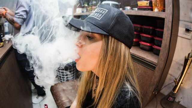 В Нью-Йорке электронные сигареты приравняли к обычным
