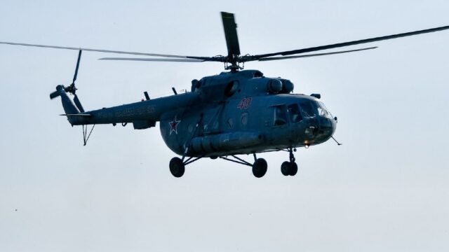 На Камчатке упал вертолет с туристами на борту