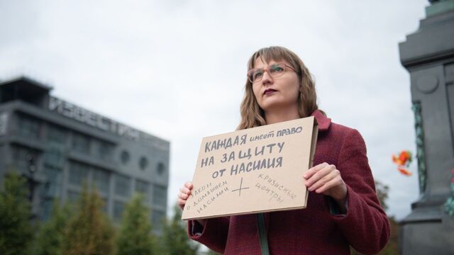 В России прошли акции в поддержку сестер Хачатурян: фотогалерея
