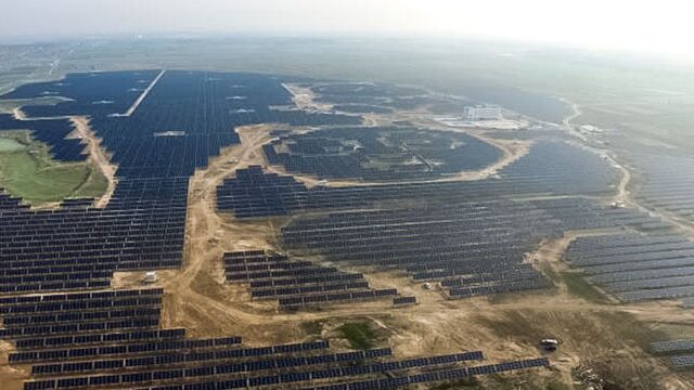 В Китае показали солнечную электростанцию в виде панд