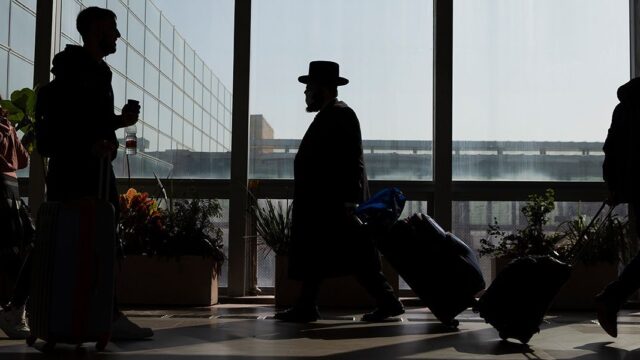На фоне пятой волны: Израиль открывается для туристов с иммунитетом. Признают ли «Спутник»?