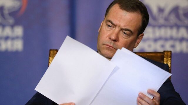 РБК: «Единая Россия» может пойти на выборы в Госдуму без Медведева